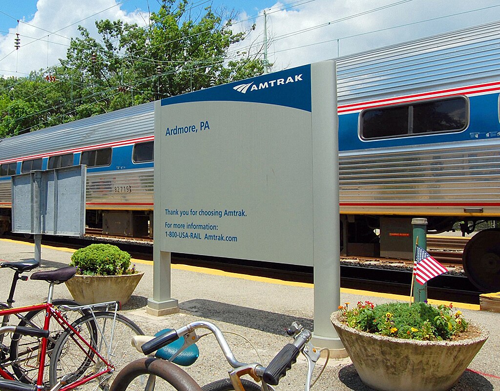 Your Guide to Ardmore: Easy SEPTA Train and Bus Access